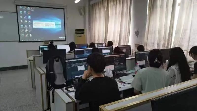 数据实验楼iDataCoding支持辽宁科技大学线上实训教学3.jpg