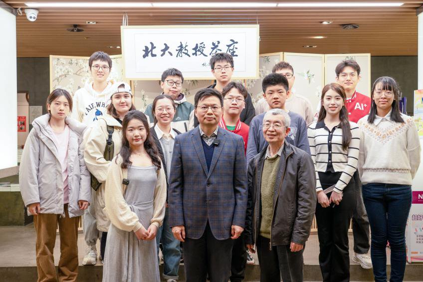 鄂维南：AI时代的交叉科学4.png